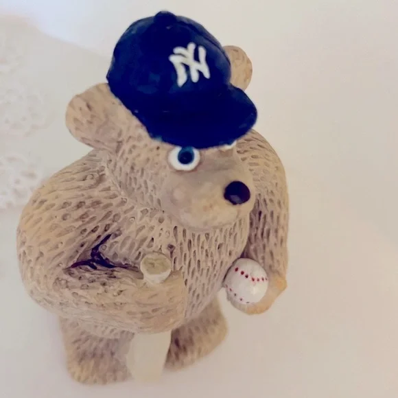 Yankees Baseball Bear Sculpture Statue Ball and Bat Bear Heavy Paper Weight - Picture 4 of 14